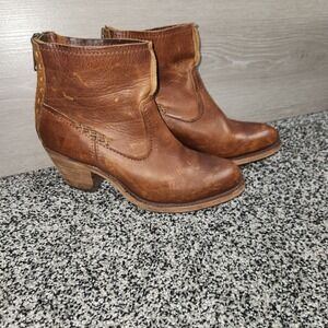 Frye Leslie Artisan Short Heeled Boot Size 8.5 Brown Tan Leather Zip Back Cowboy